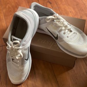 Nike women’s In Season 5 size 9